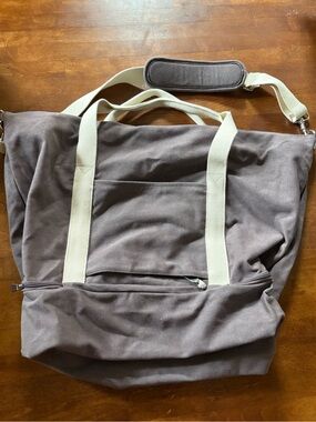 Lo & Sons Catalina Deluxe large canvas travel bag with bottom zip compartment